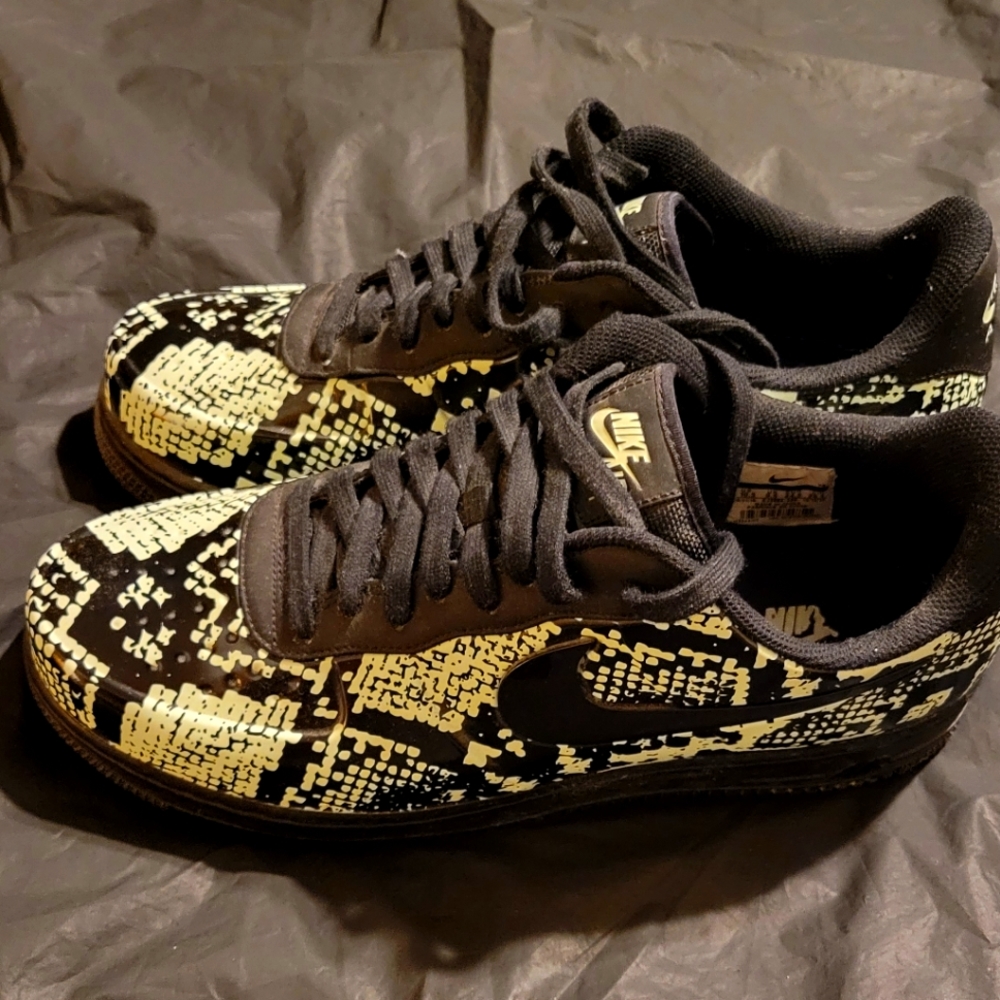 Air Force 1 Foamposite Pro Cup   "Glow snake skin" size 10.5